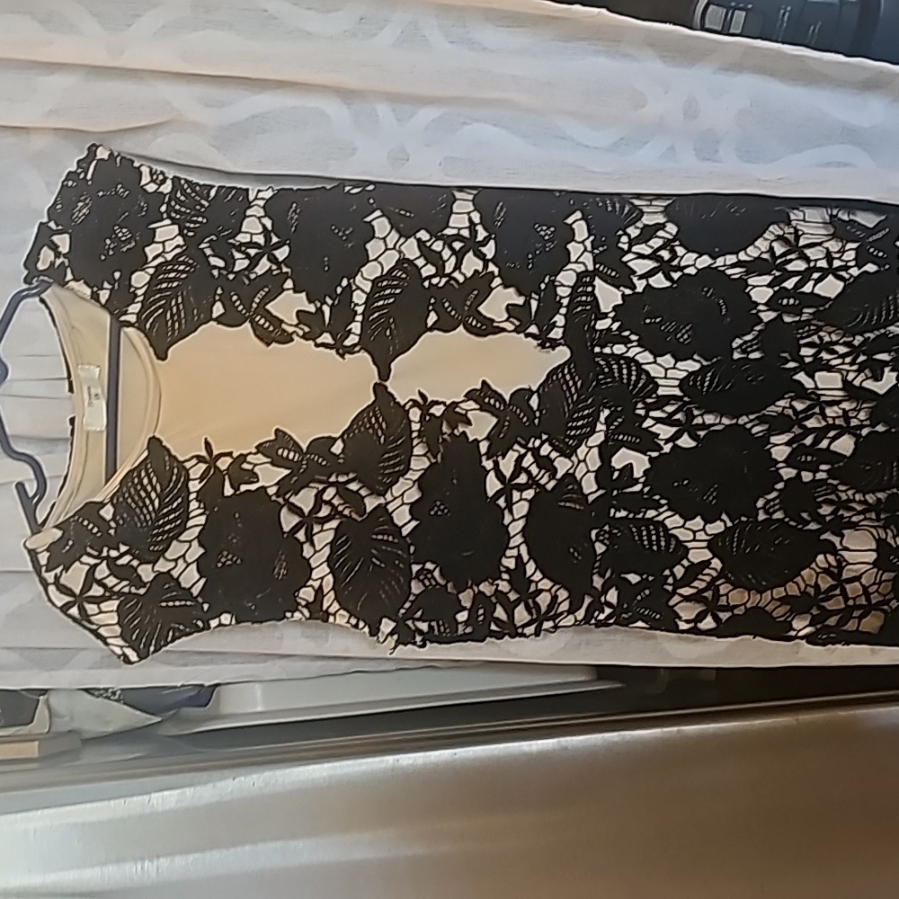 Woman's sleeveless DRESS BETWEEN US